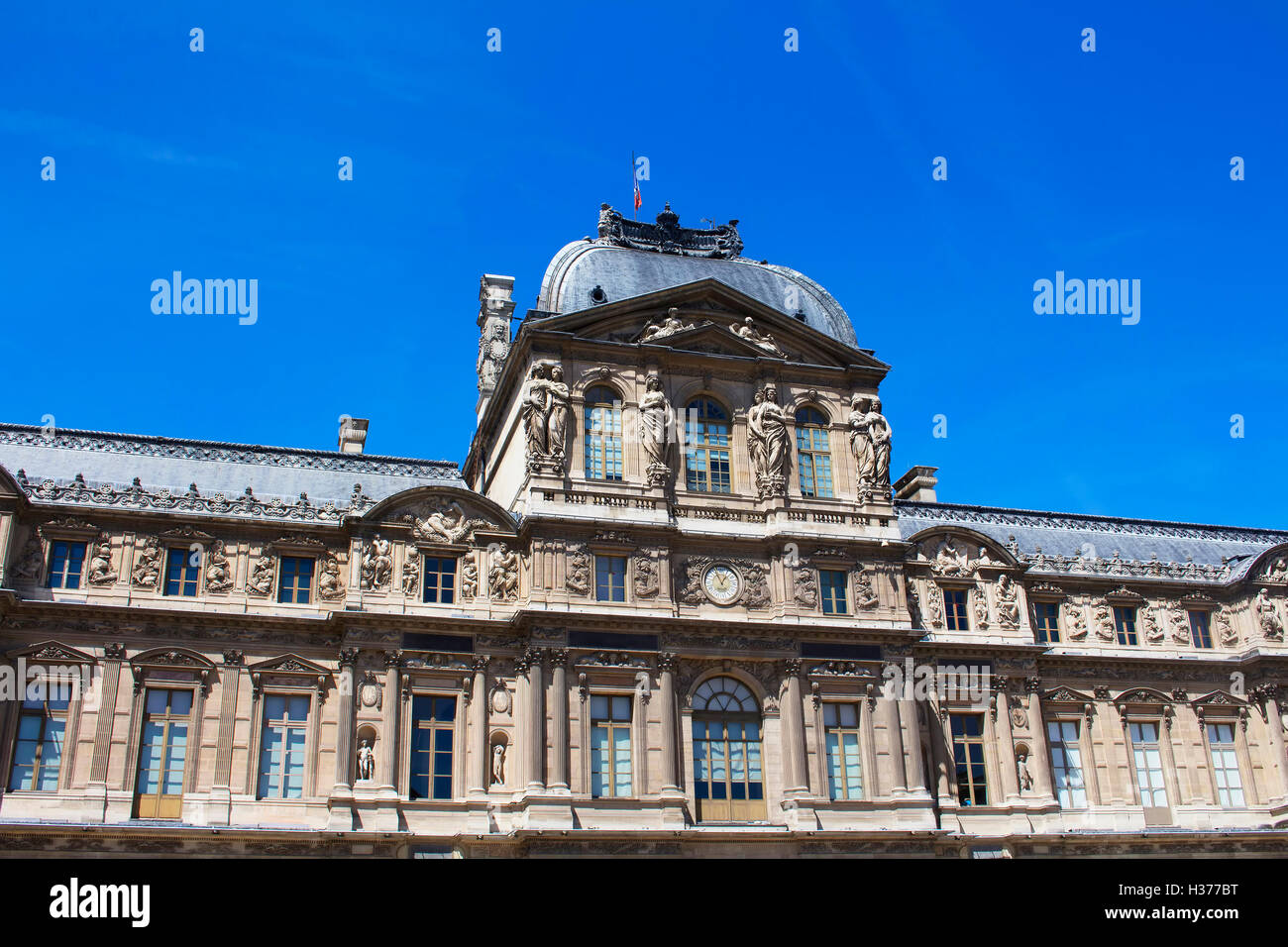 Louvre museum building hi-res stock photography and images - Alamy