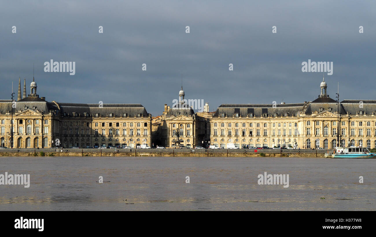 View across the River Garonne from Stalingrad Stock Photo