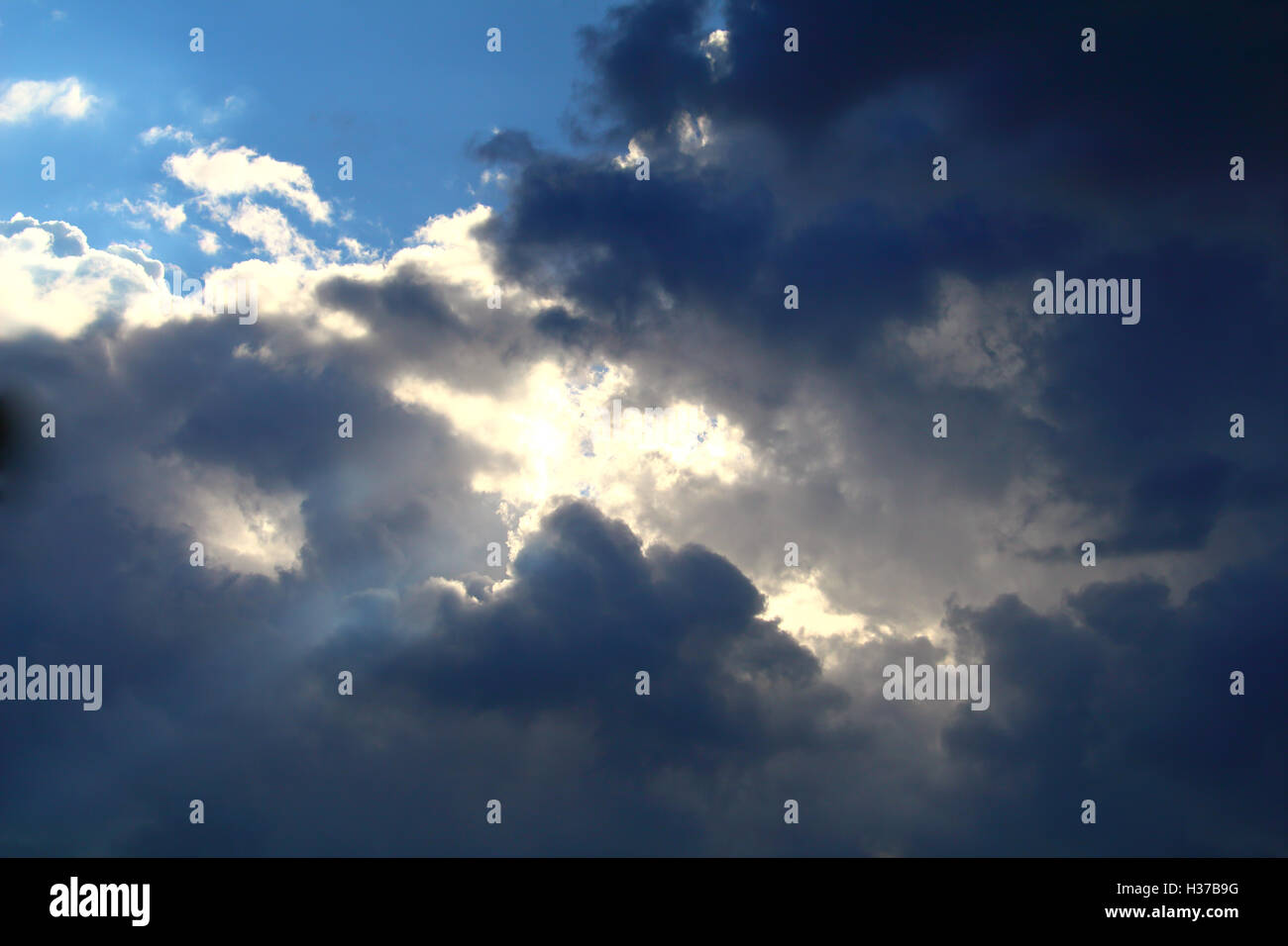 Dark blue sky with clouds Stock Photo - Alamy
