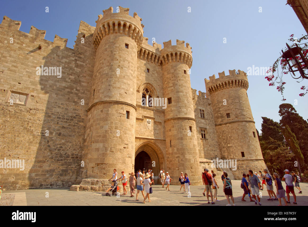 File:Palace of the Grand Masters, Rhodes.jpg - Wikimedia Commons