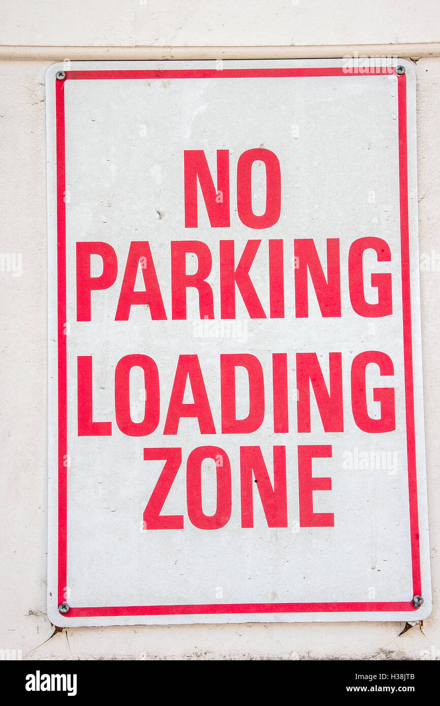 No parking warning signs hi-res stock photography and images - Alamy