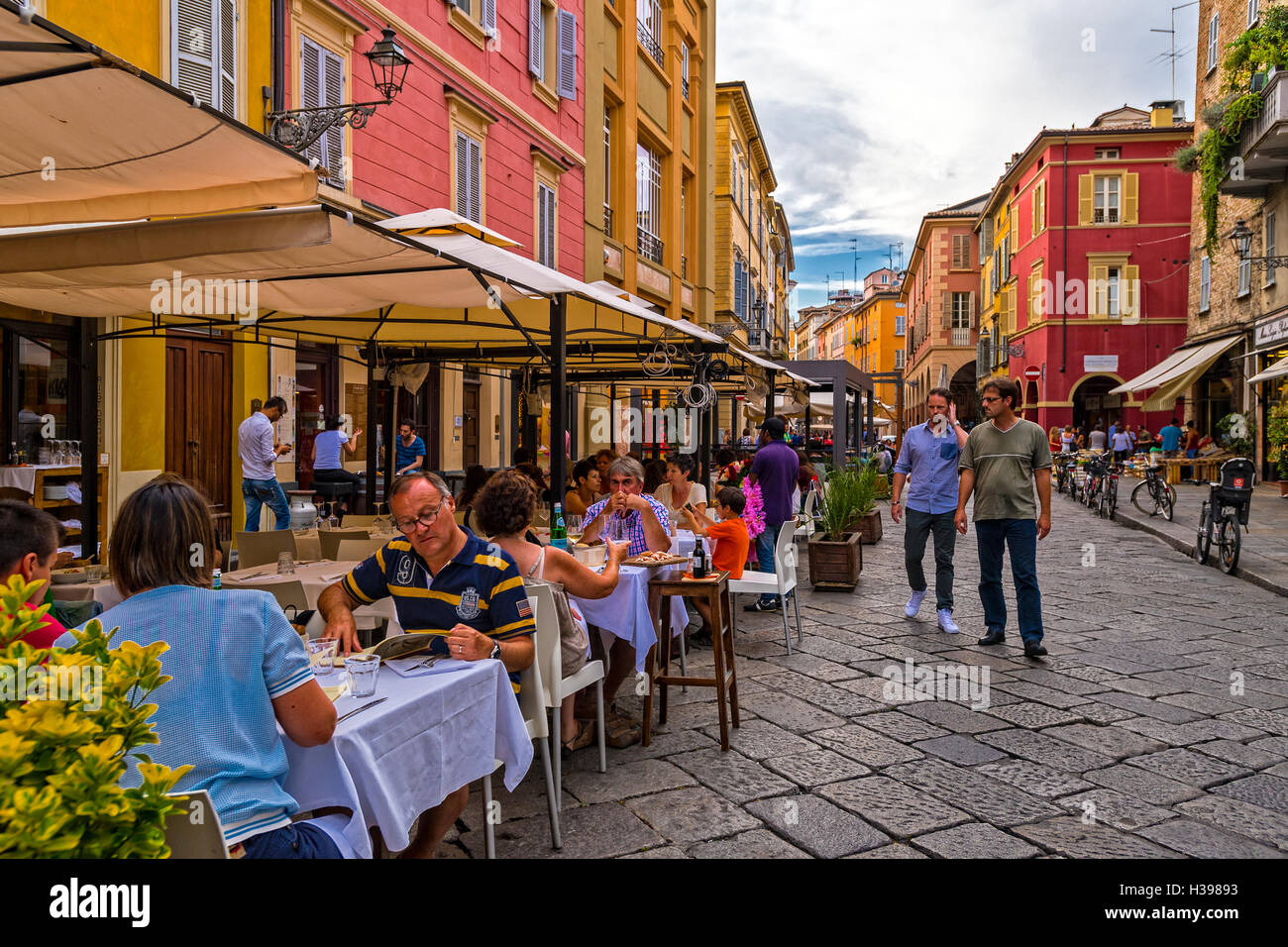Italy Emilia Romagna Parma Historic center -bars and restaurants with  people Stock Photo - Alamy, image size:1300x956