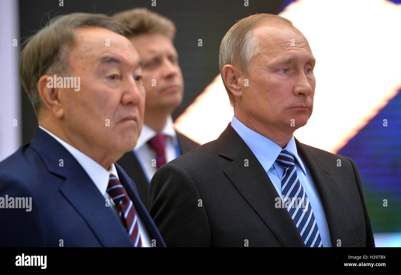 Russian President Vladimir Putin and Kazakhstan President Nursultan ...