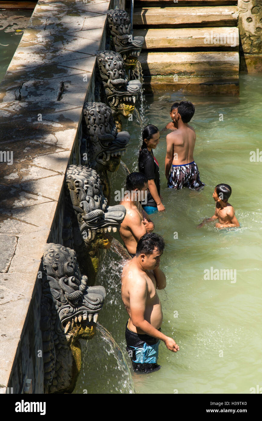 Indonesia, Bali, Banjar, Air Panas (volcanic Hot Spring) local people bathing in holy swimming pool Stock Photo