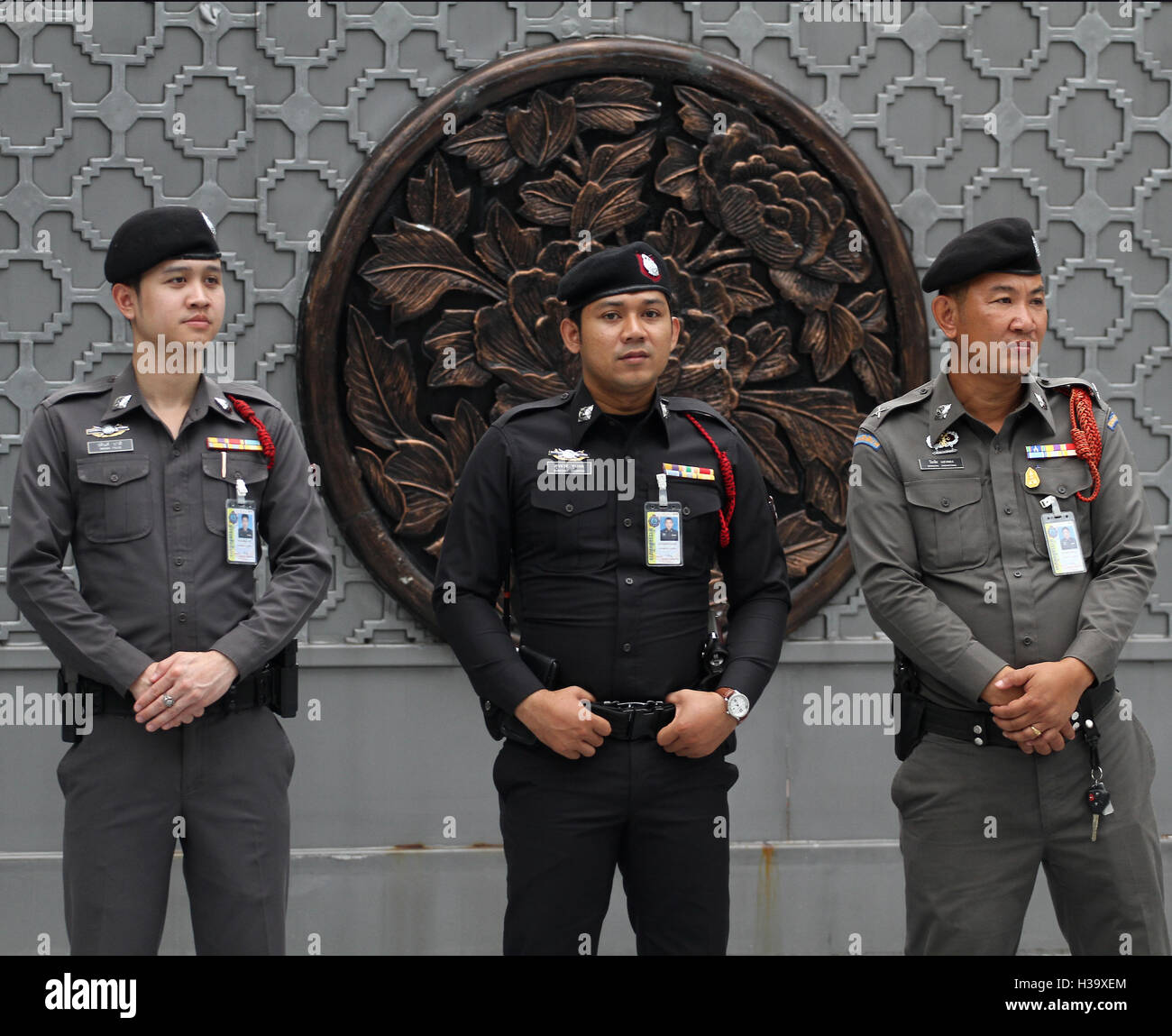 Bangkok, Thailand. 05th Oct, 2016. Thai police stand security front at