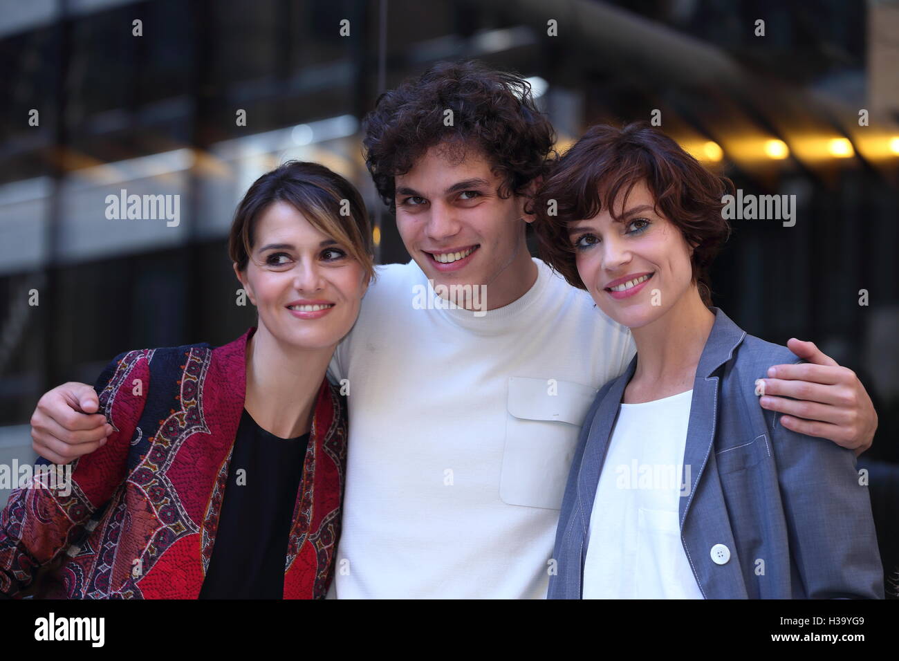 Rome, Italy. 05th Oct, 2016. Italian actress Micaela Ramazzotti, Paola  Cortellesi and Eduardo Valdarnini during photocall of the film "Qualcosa di  Nuovo"Photocall of the film "Qualcosa di Nuovo" © Matteo Nardone/Pacific  Press/Alamy