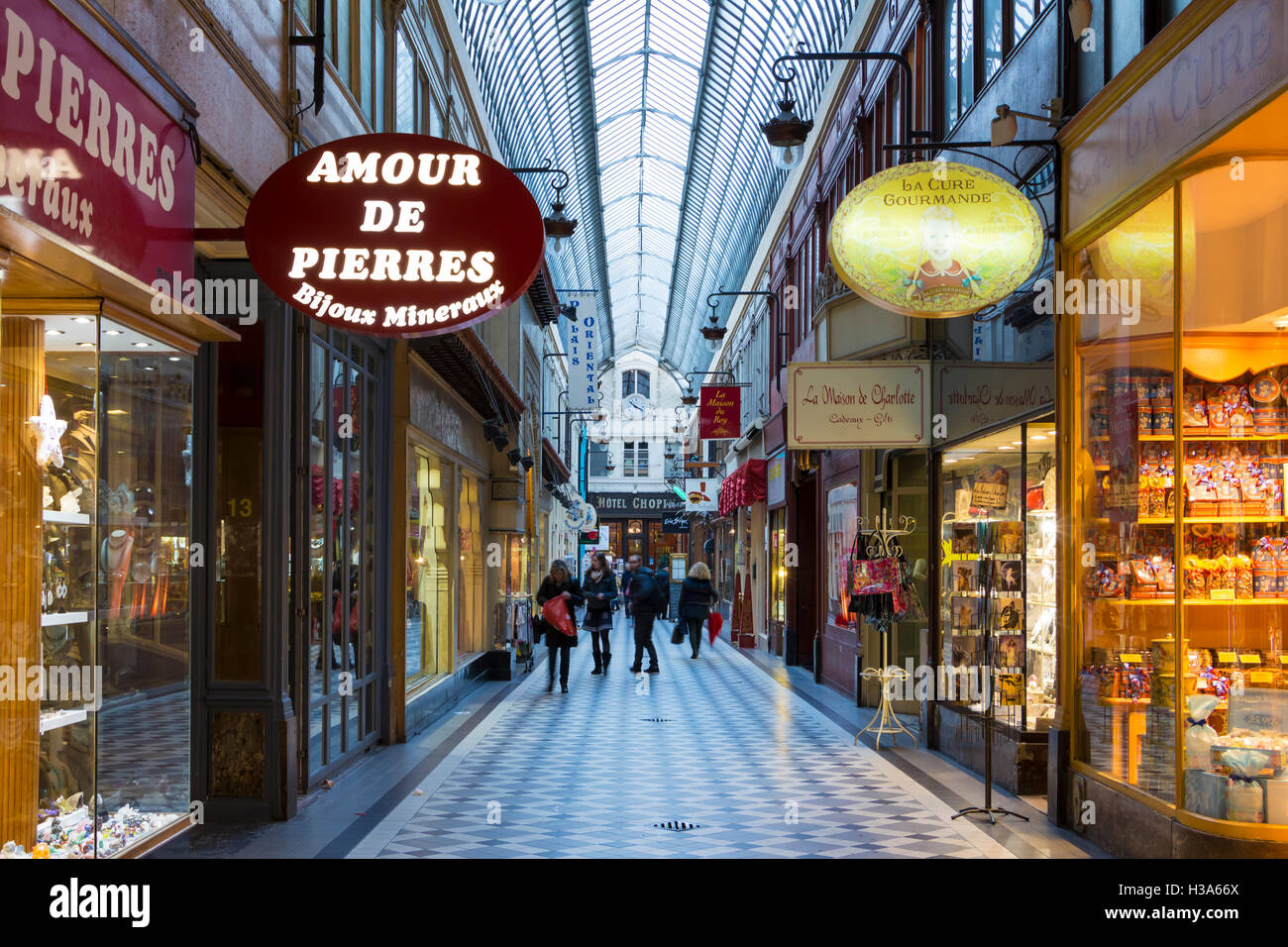Famous boutiques in paris hi-res stock photography and images - Alamy