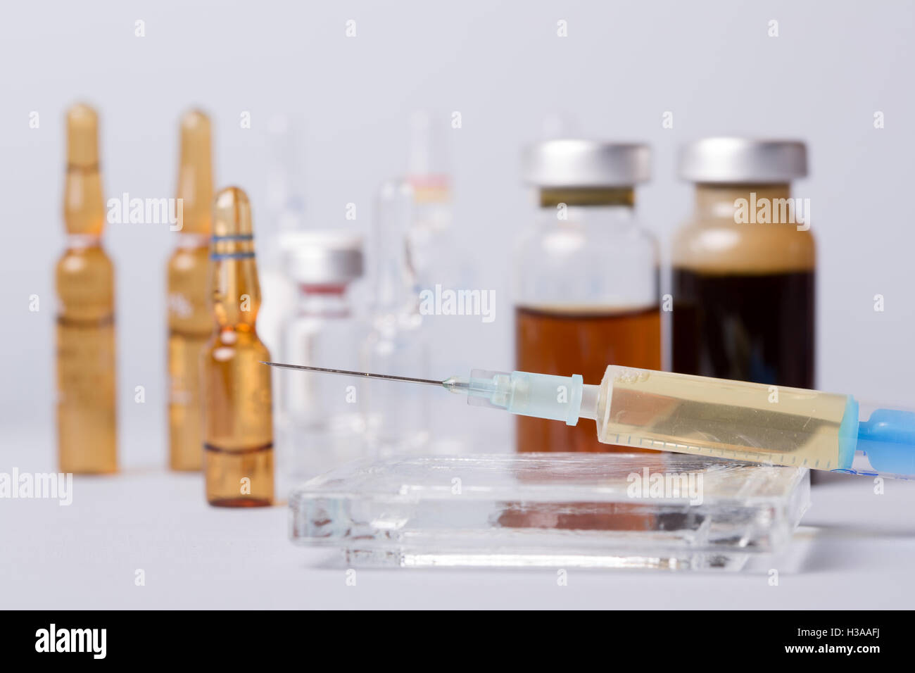 syringe with ampules of drugs Stock Photo Alamy