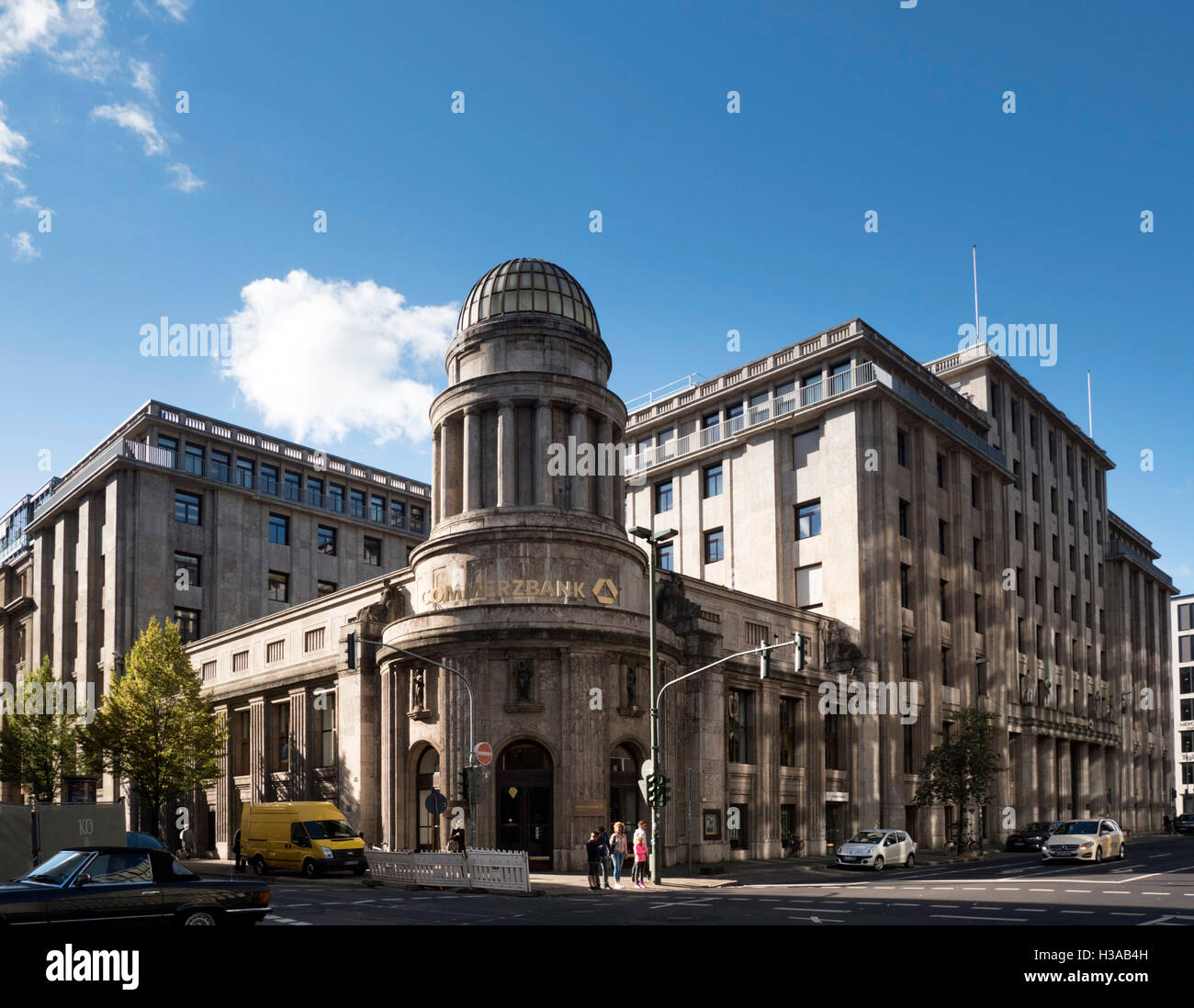 Administrative Building Of The Commerzbank Dusseldorf Stock Photo Alamy