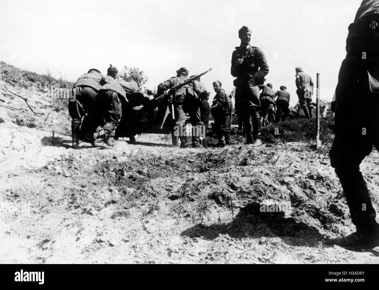 German motorized infantry cross the Daugava near Smolensk, 1941 Stock Photo