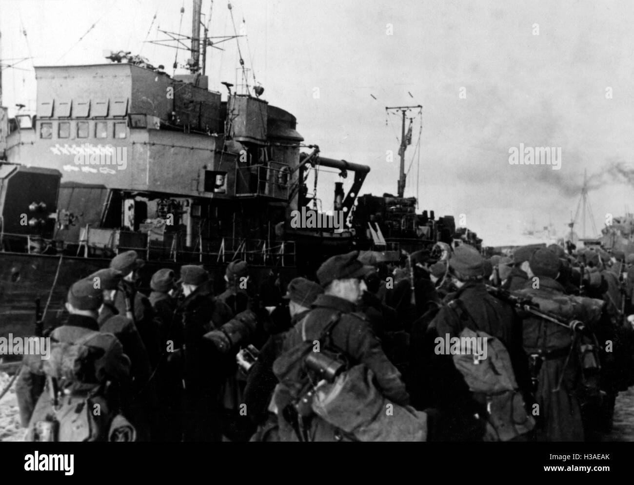 Embarkation of German soldiers in the Courland bridgehead, 1944 Stock Photo
