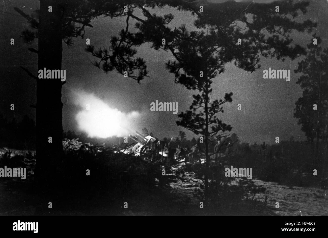 German artillery on the Eastern Front, 1944 Stock Photo - Alamy