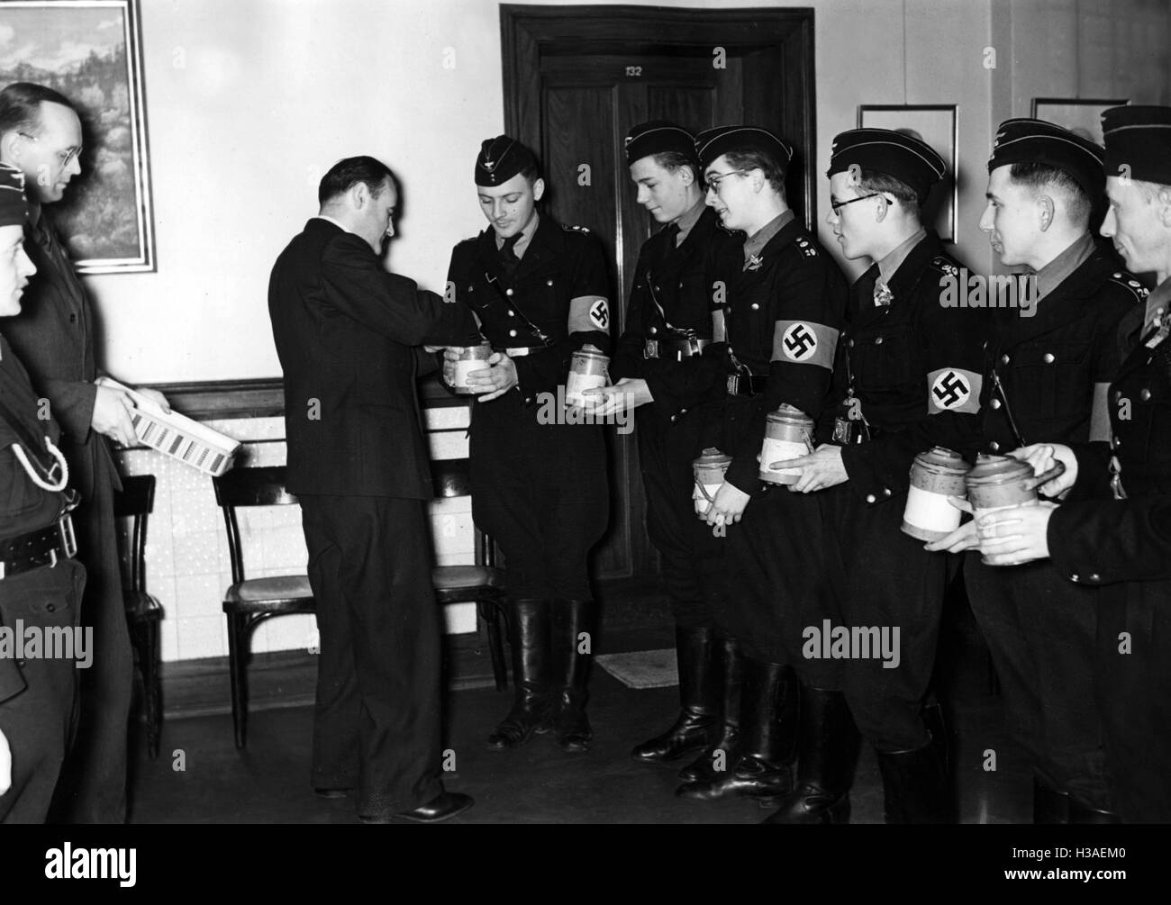 Collection for the Winter Relief in the Berlin Scherl Verlag, 1942 Stock Photo