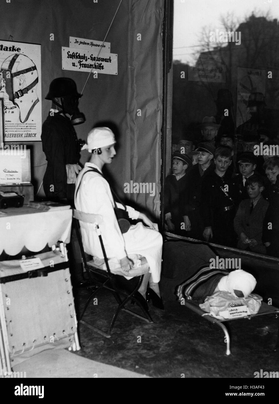 Showcase of the air raid information center in Pankow, 1935 Stock Photo