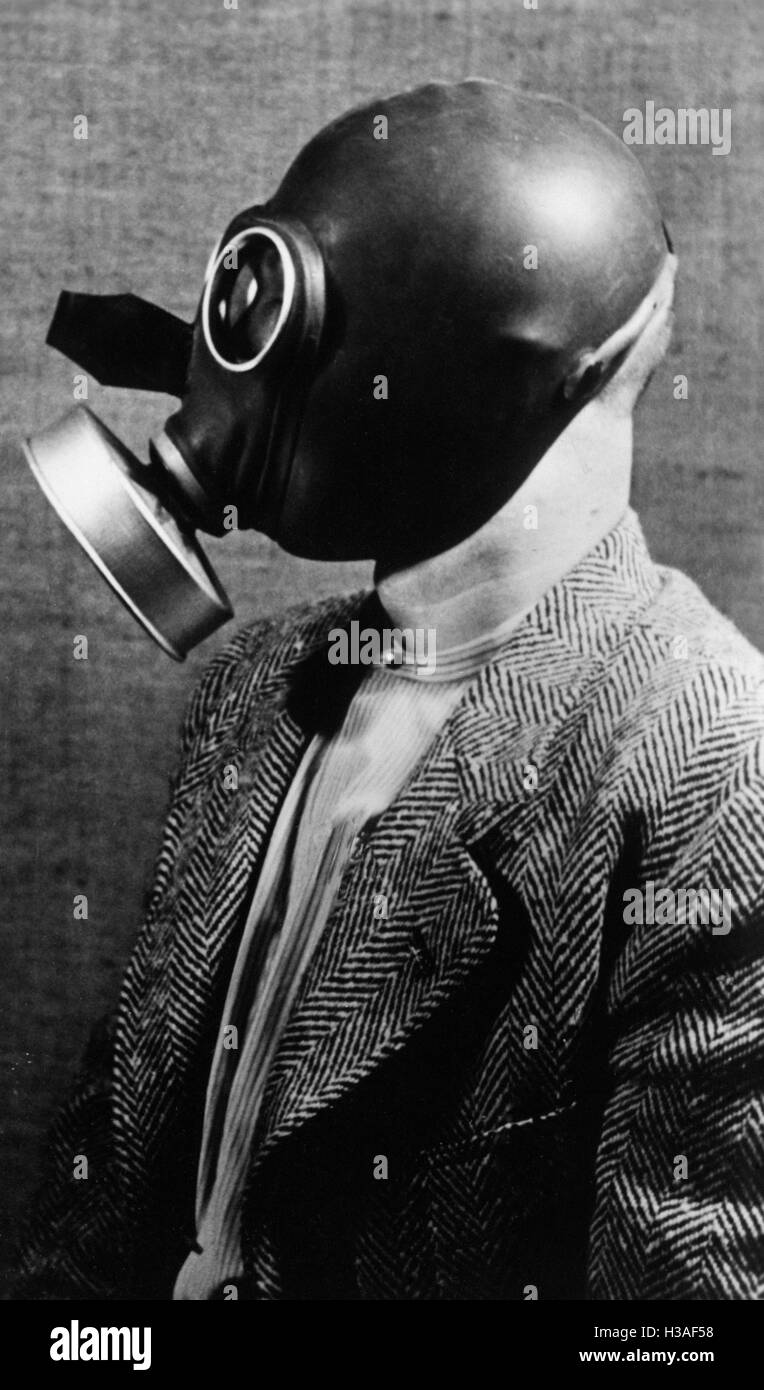 Presentation of the Volksgasmaske (People's gas mask), 1937 Stock Photo