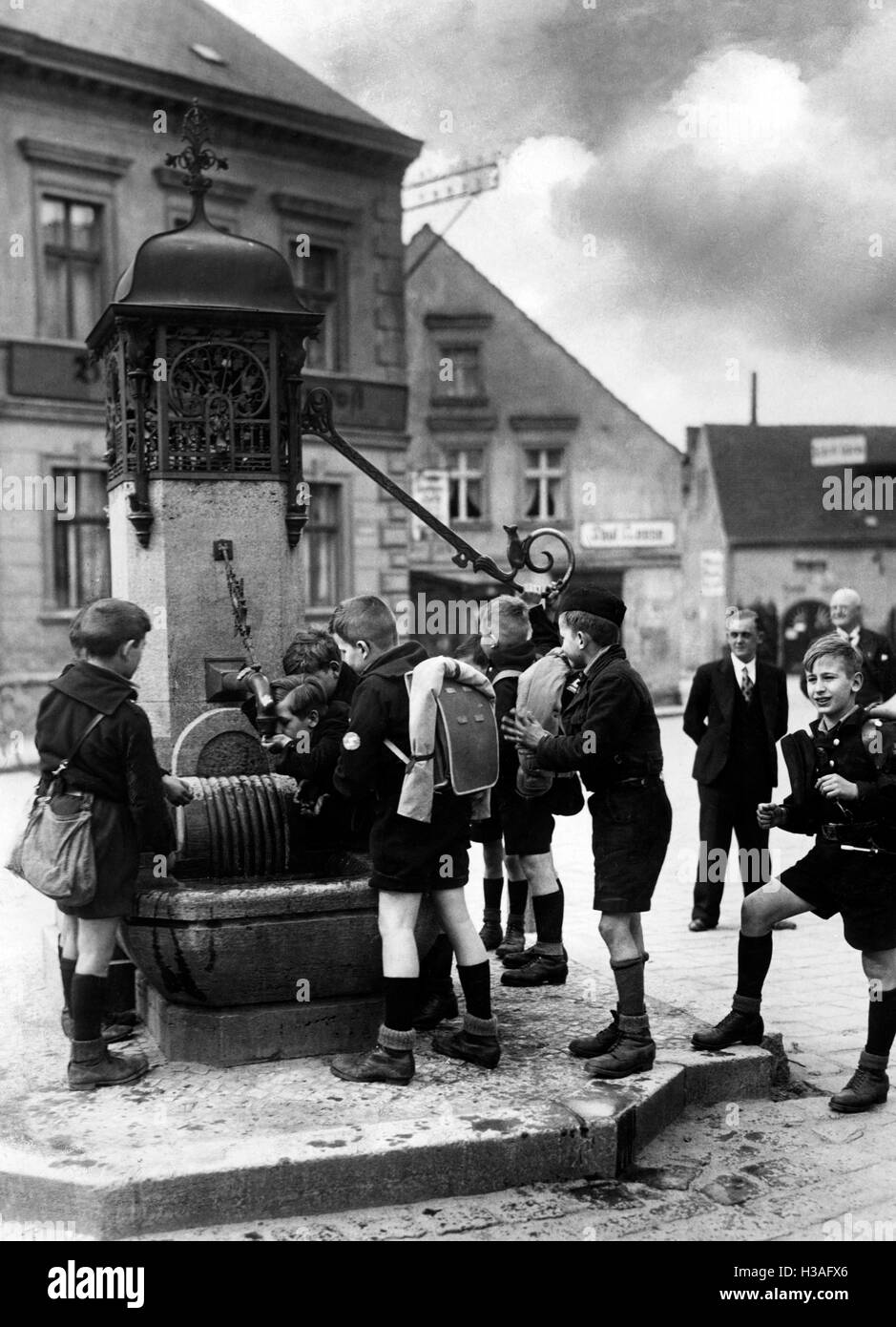 Members of the Deutsches Jungvolk at the village well, 1934 Stock Photo