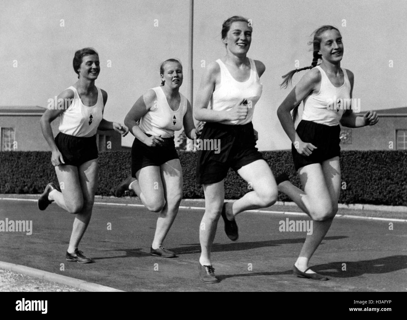Reich Sports Competition Of The BDM Berlin 1938 Stock Photo Alamy reich-sports-competition-of-the-bdm-berlin-1938-stock-photo-alamy