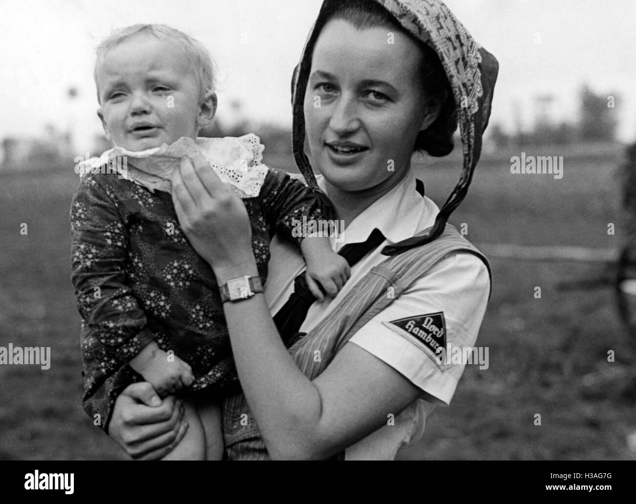 Landjahrmaedel with toddler, 1940 Stock Photo