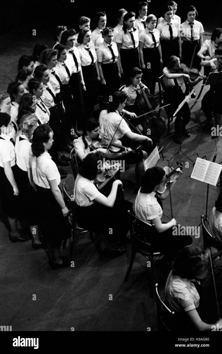 Opera performance of the BDM-Werk Glaube und Schoenheit (BDM-Work, Faith and Beauty Society), Prague 1941 Stock Photo