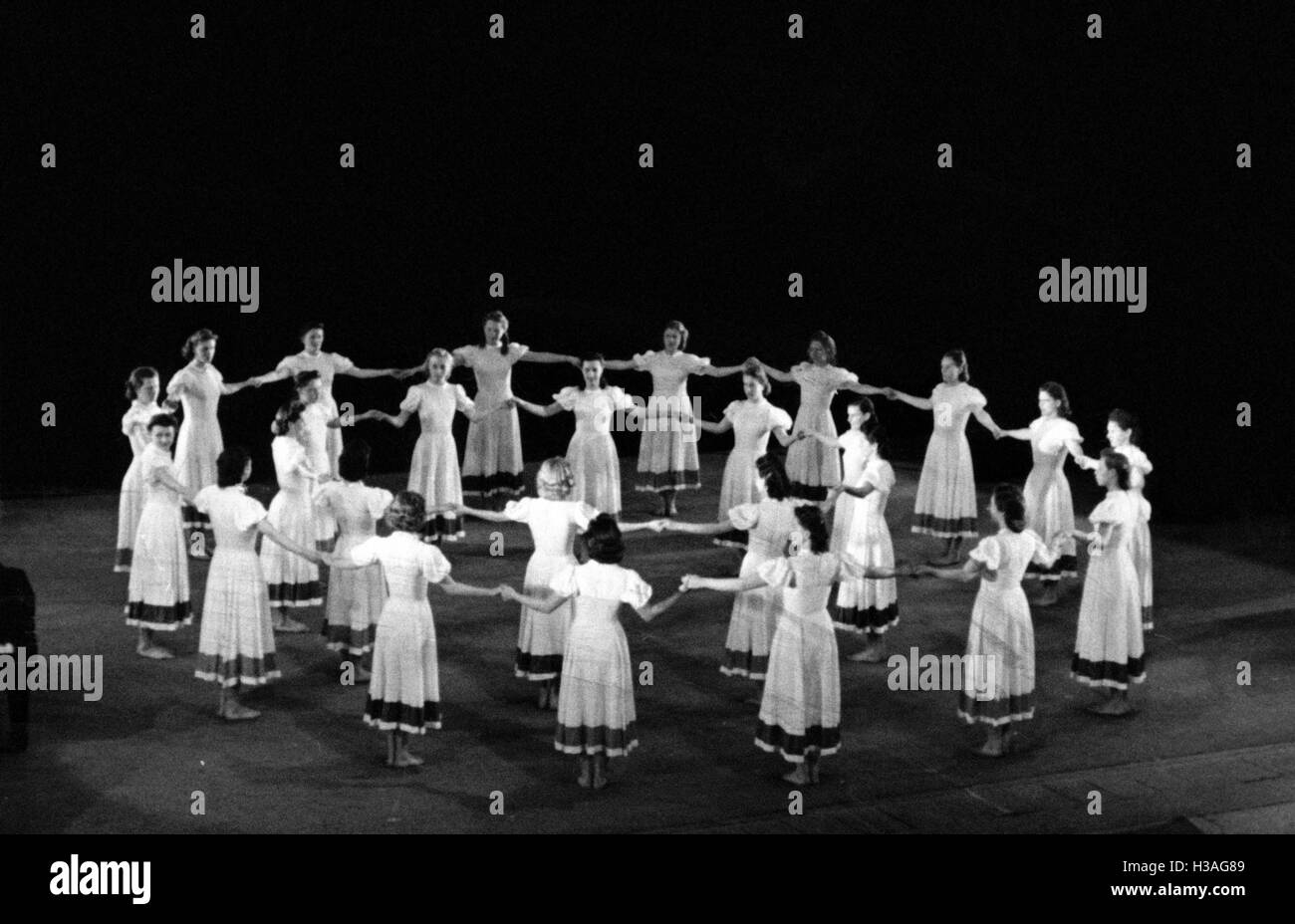 Performance of the BDM-Werk Glaube und Schoenheit (BDM-Work, Faith and Beauty Society) Prague Opera 1941 Stock Photo
