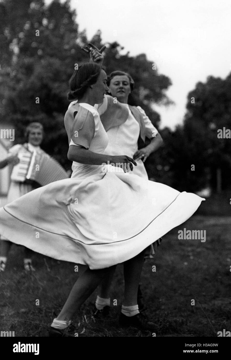 Two german girls of the bdm league of german girls hires stock
