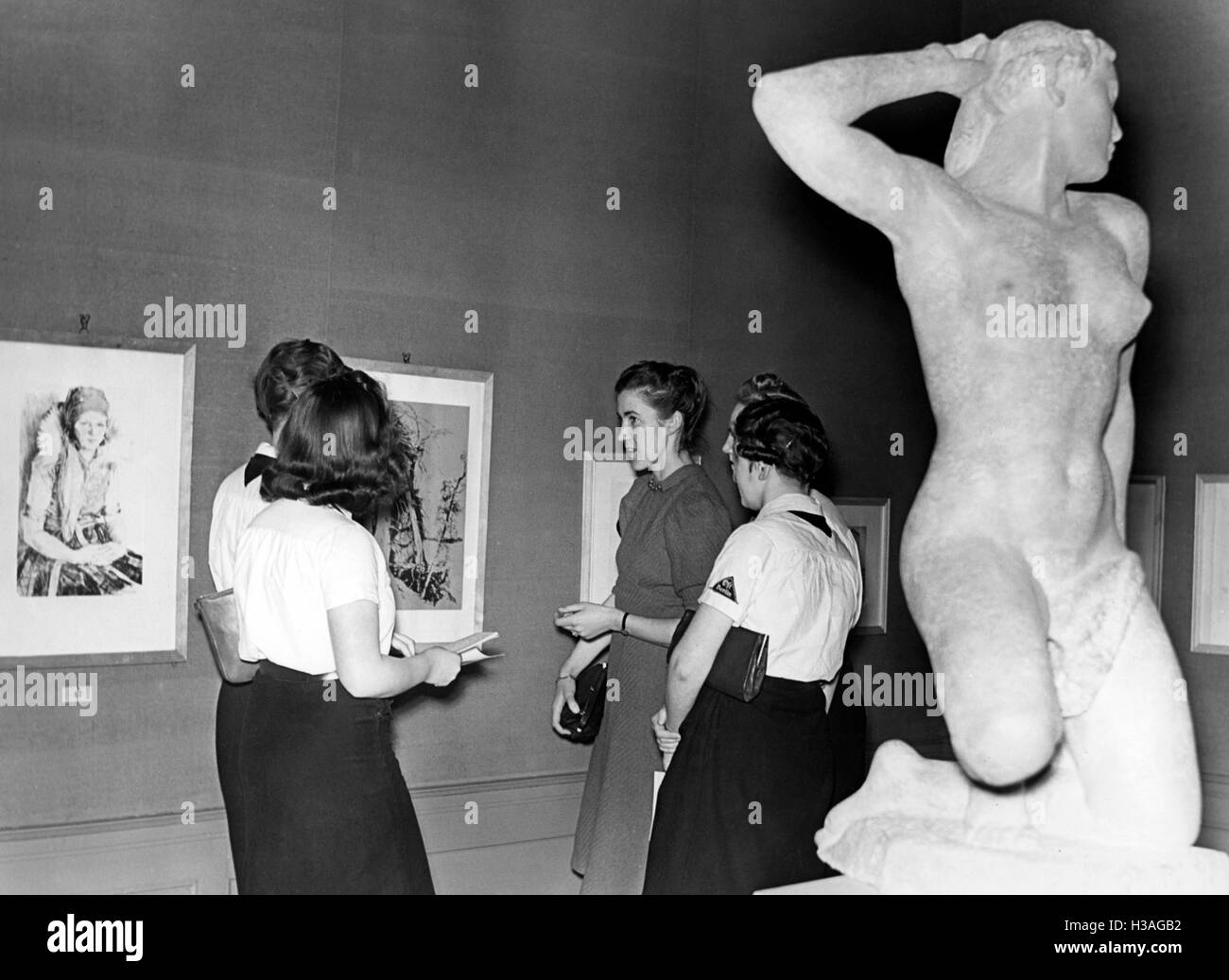 Members of the BDM-Werk Glaube und Schoenheit (BDM-Work, Faith and Beauty Society) visiting an art exhibition of the NSV,1941 Stock Photo