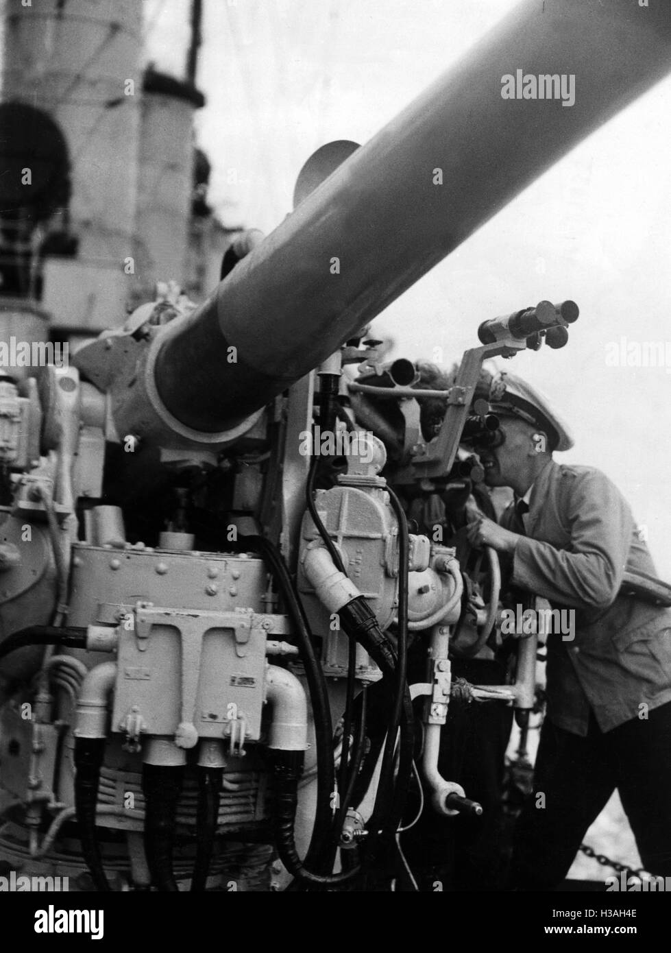 Artillery drill on a training ship of the Kriegsmarine, 1935 Stock Photo