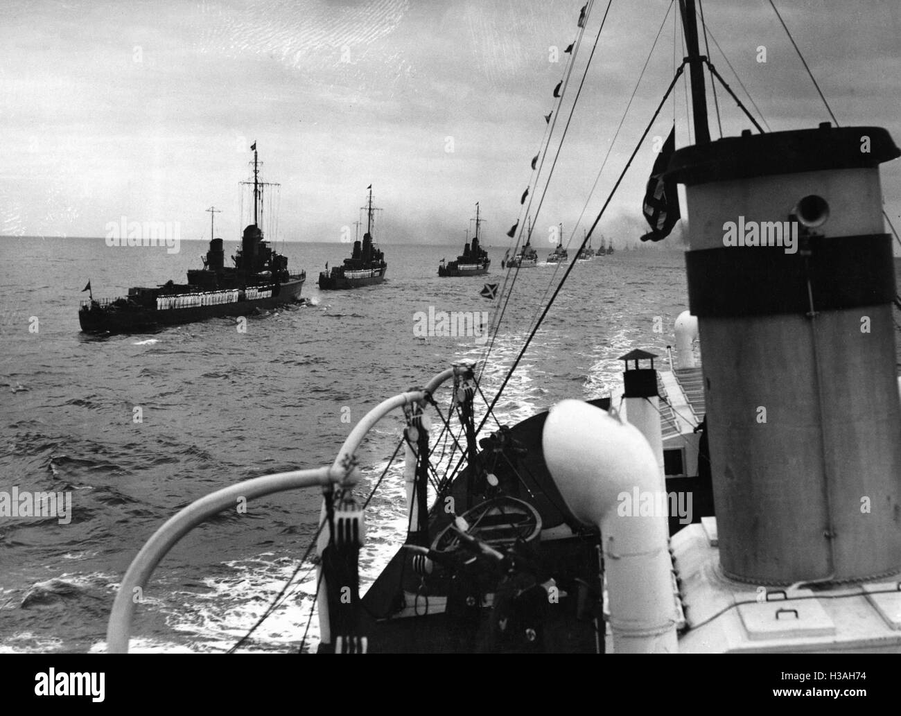 German naval parade hi-res stock photography and images - Alamy