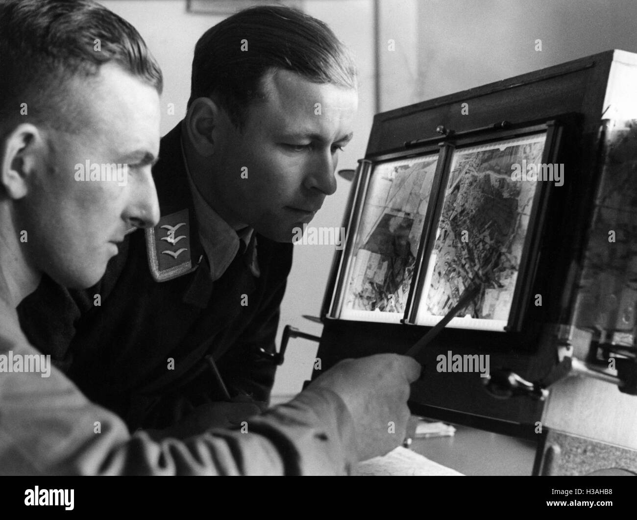 Evaluation of images by reconnaissance pilots, 1939 Stock Photo