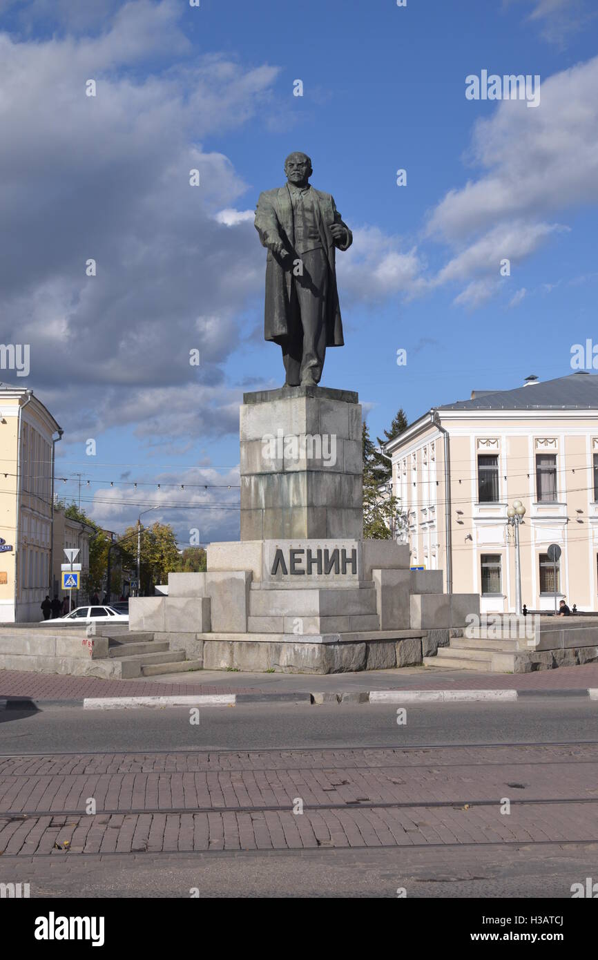 Monument to Vladimir Lenin statue in Tver, Russia Stock Photo