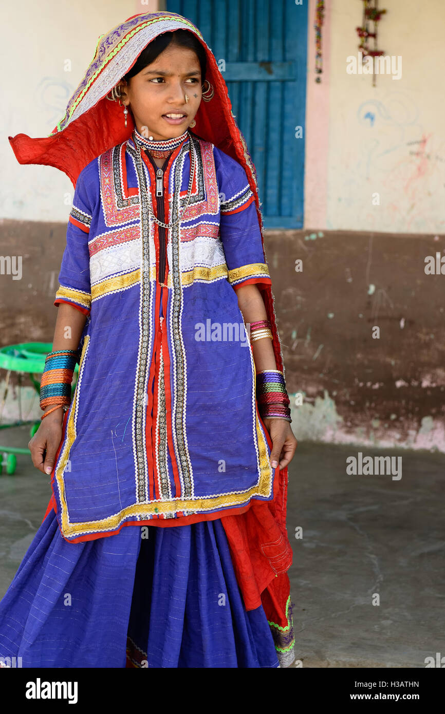 BHUJ, INDIA - JANUARY 13: The young girl in the ethnic dress from the Gujarat state is going for water to the desert, Bhuj Stock Photo