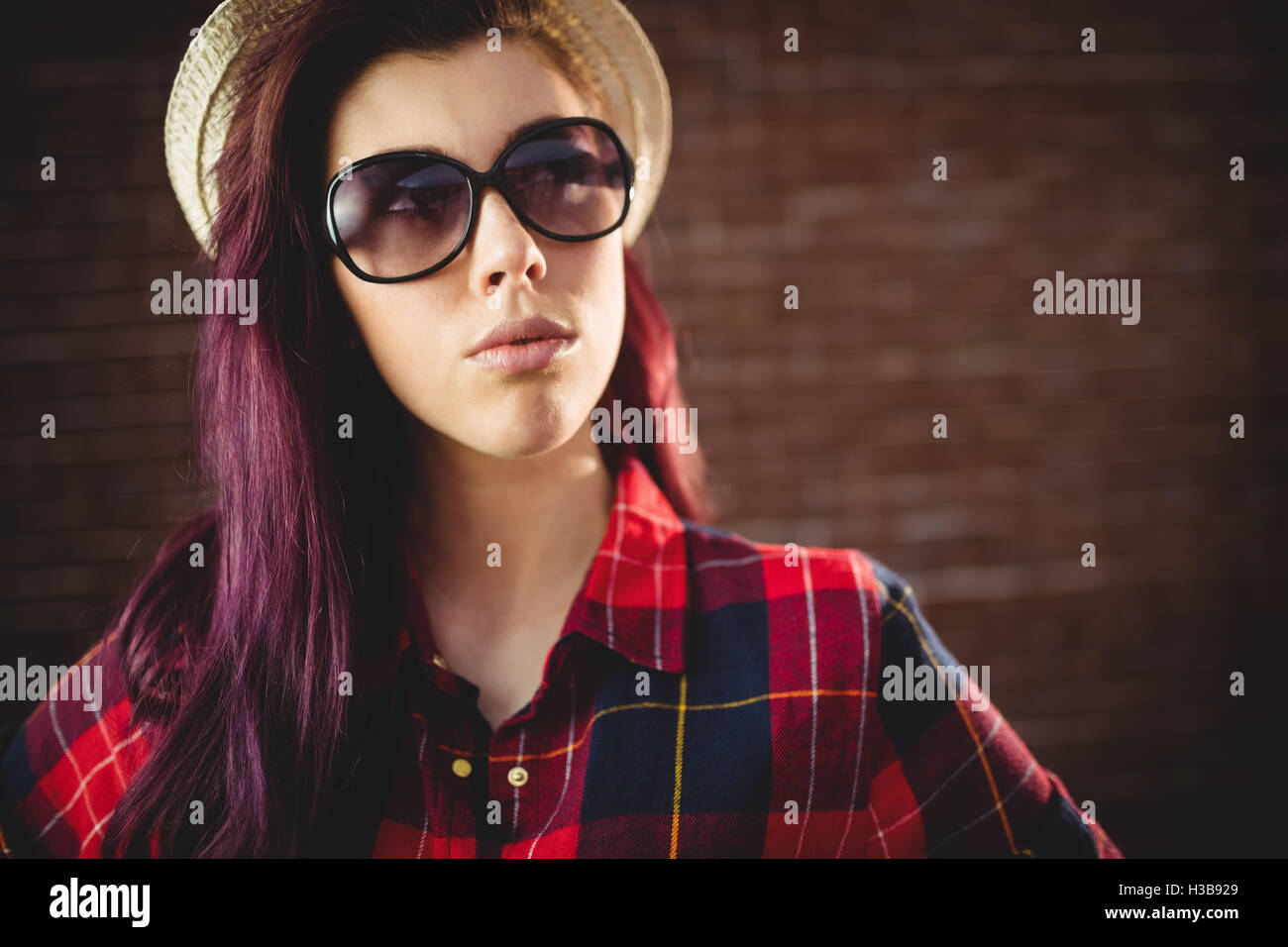 Young woman wearing sunglasses Stock Photo - Alamy