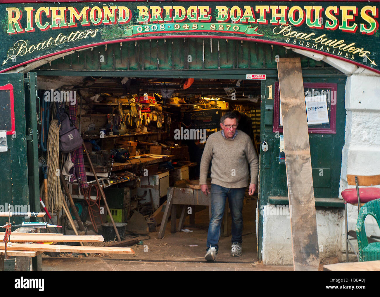 Richmond bridge boathouses riverside workshop Stock Photo