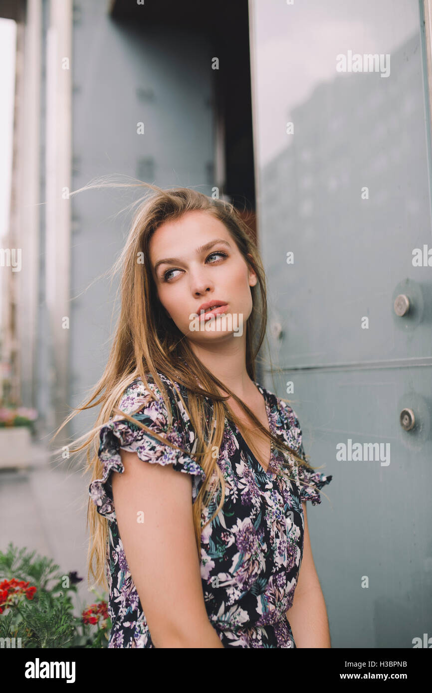 Portrait of a beautiful young woman Stock Photo - Alamy