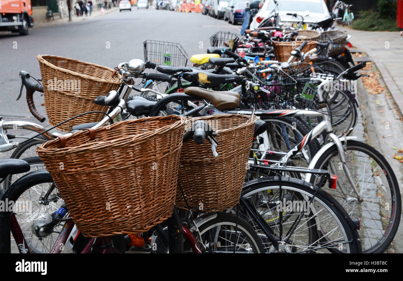 Bikes with baskets hi-res stock photography and images - Alamy