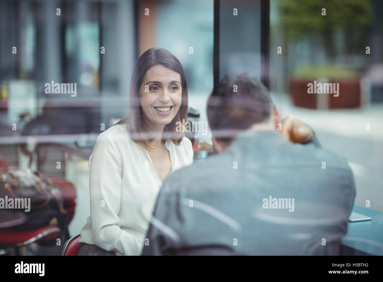 Man and woman having conversation Stock Photo - Alamy