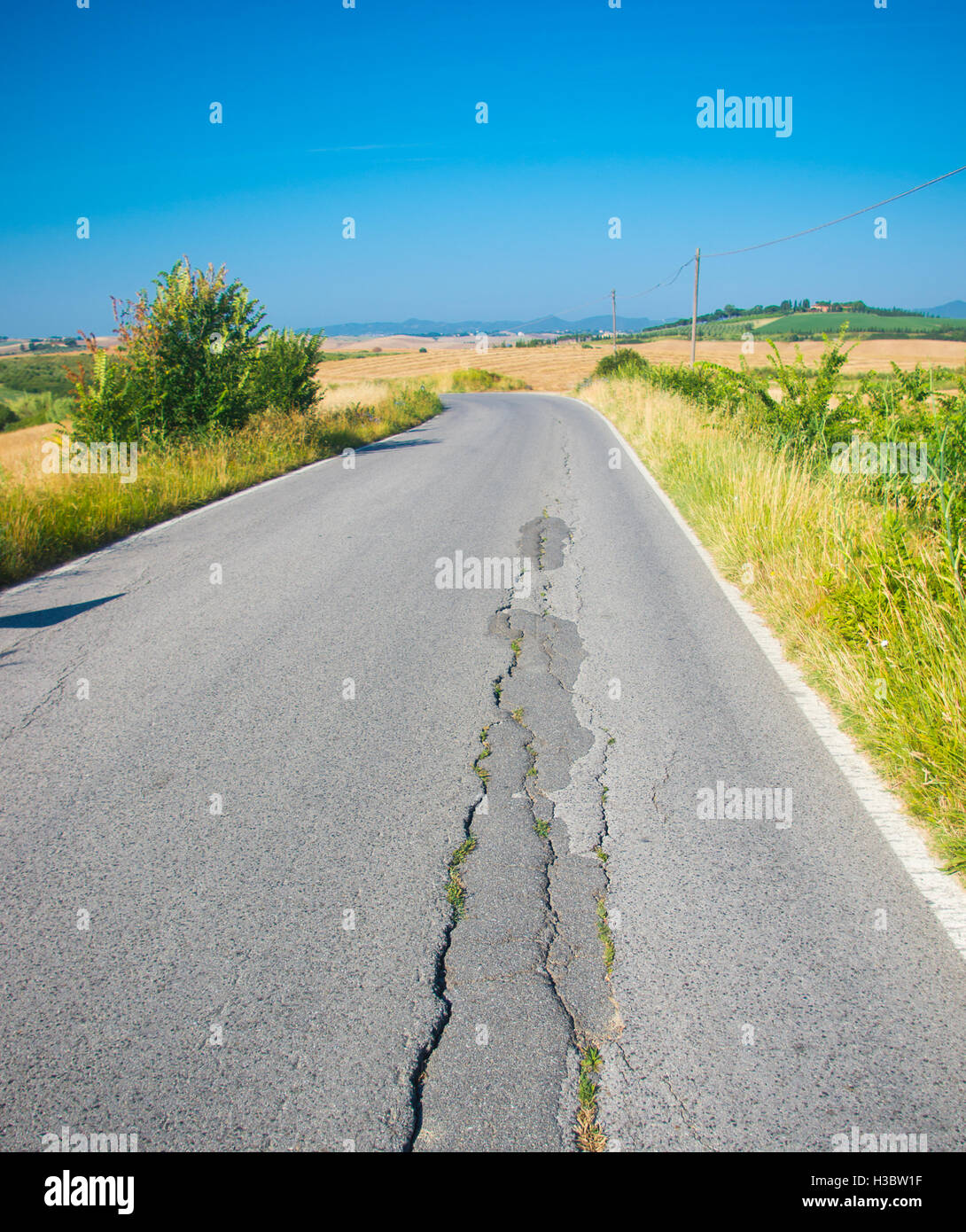 Earthquake crack road hi-res stock photography and images - Alamy
