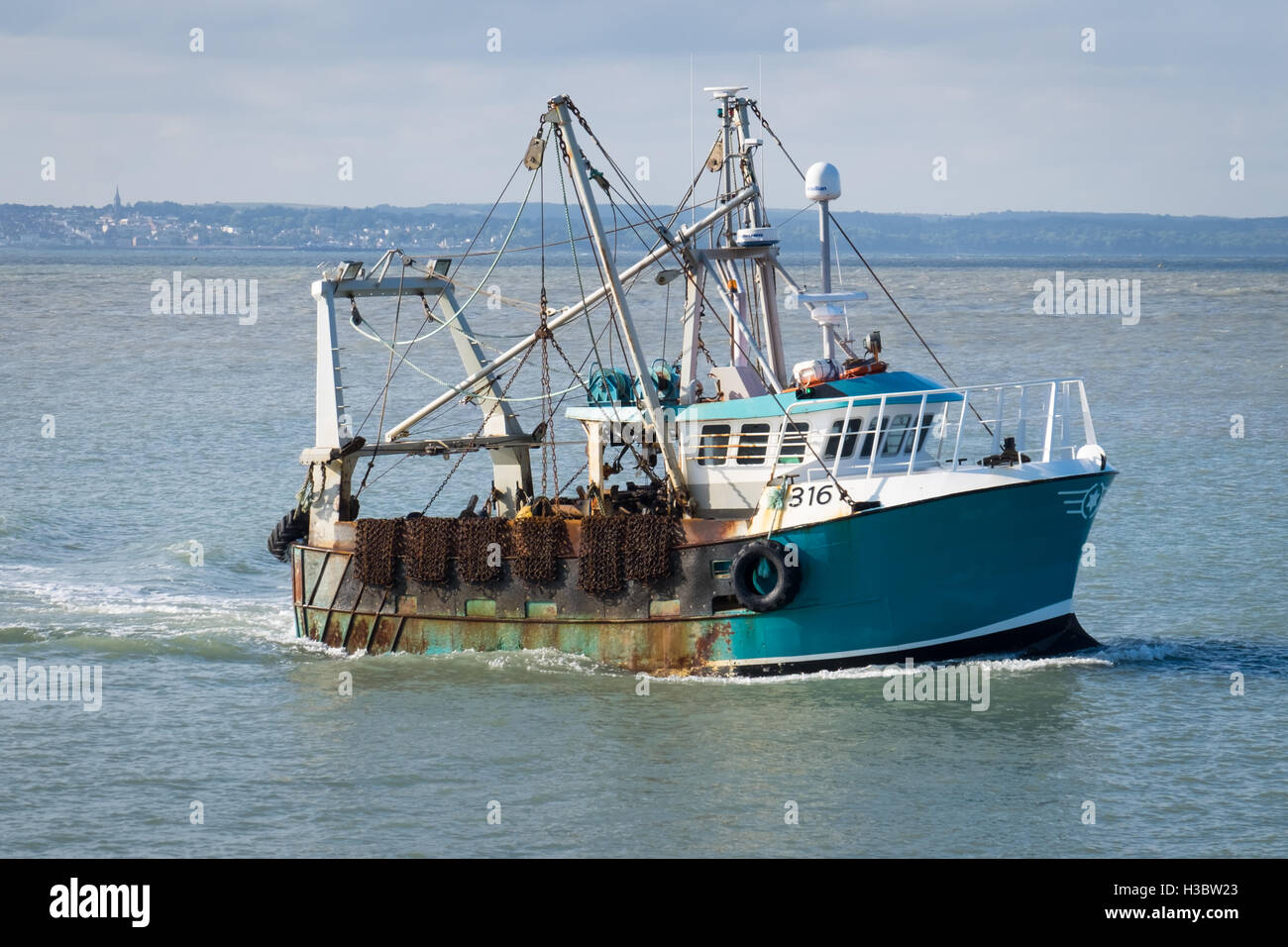 A scallop fishing vessel, Betty-G II (E316) entering Portsmouth Harbour Stock Photo