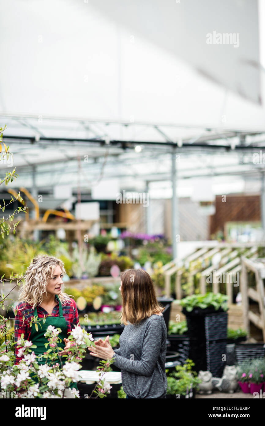 Garden centre worker woman hi-res stock photography and images - Alamy