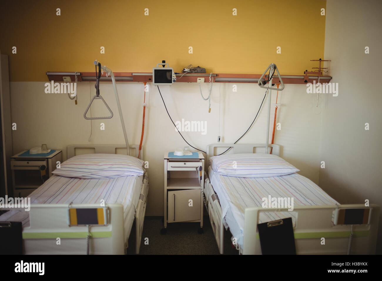 Empty wards with beds and medical equipment Stock Photo