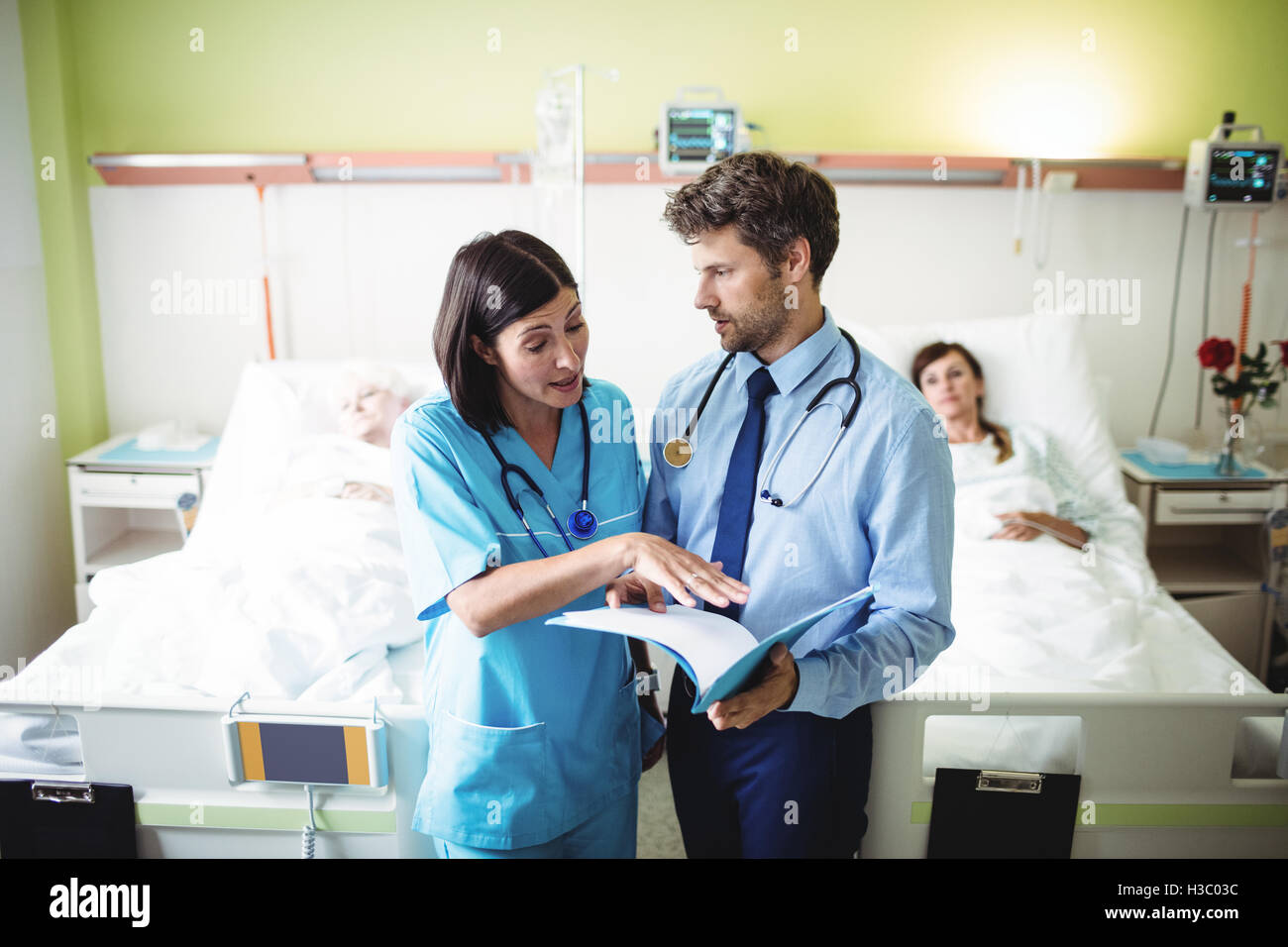 Doctor interacting with nurse Stock Photo