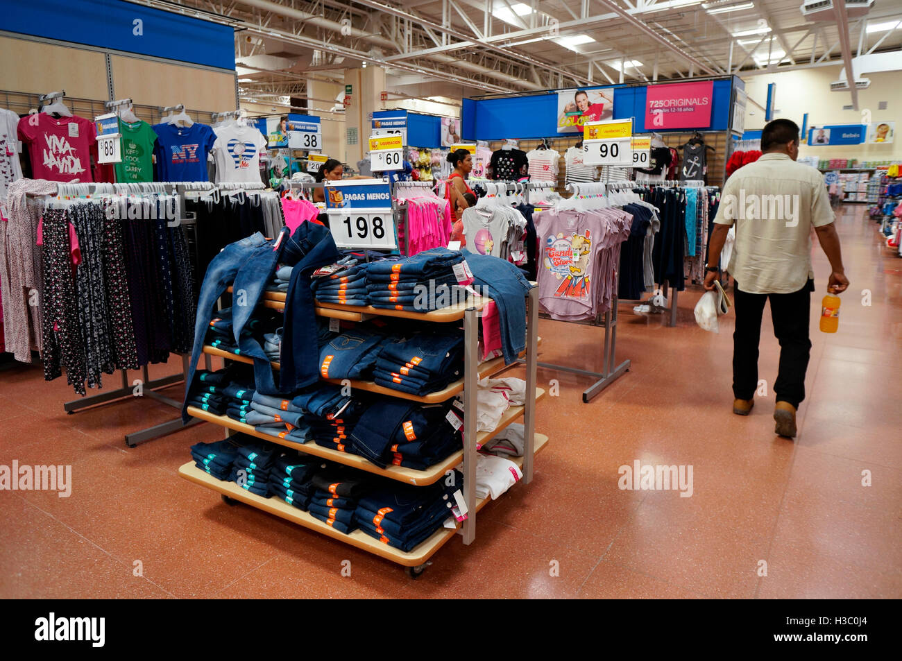 Walmart store in Acapulco, Mexico Stock Photo Alamy