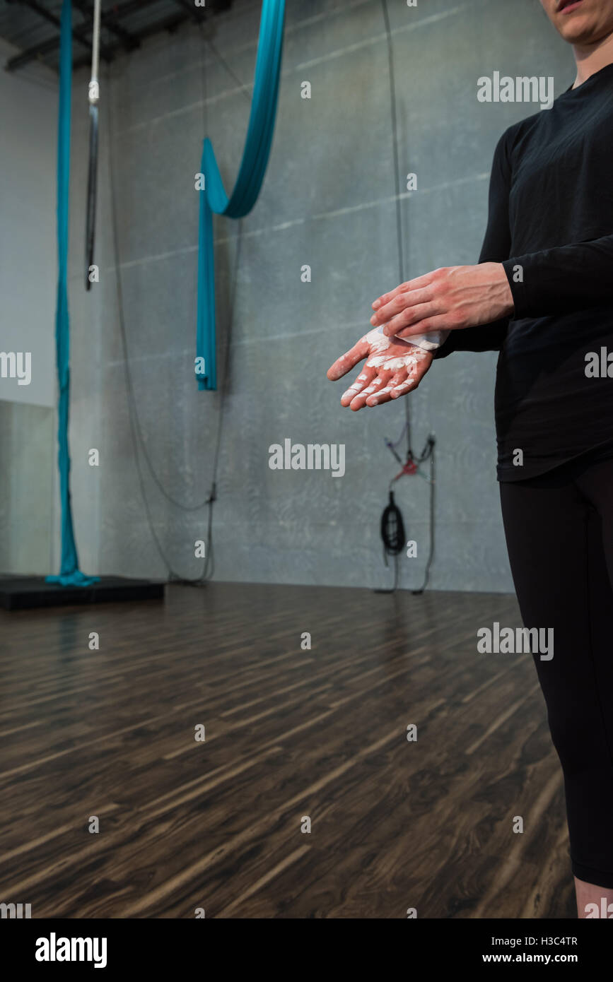 Gymnastics gymnast chalk powder hires stock photography and images Alamy