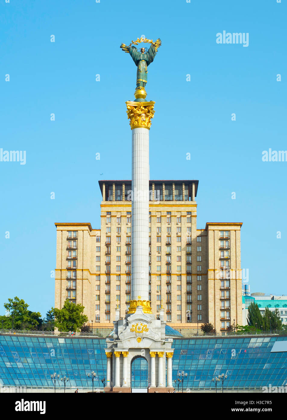 Independence Monument on the Maidan Nezalezhnosti square in Kiev, Ukraine Stock Photo