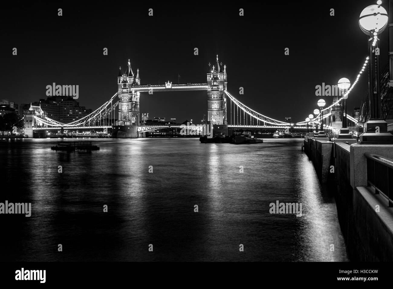 Dark towers skyline Black and White Stock Photos & Images - Alamy
