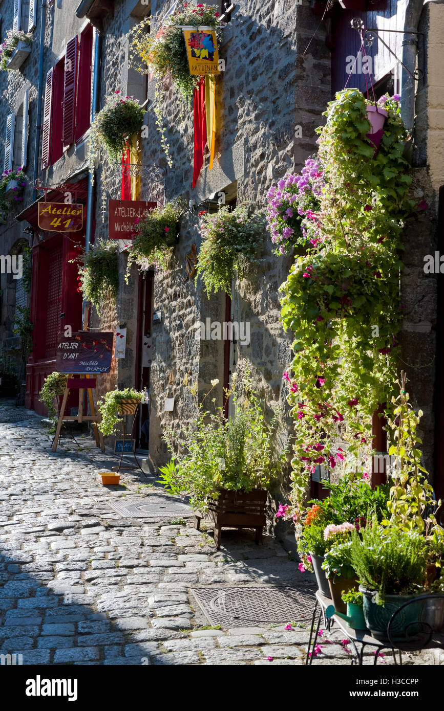 Decouverte-de-Dinan-Un-Joyau-Medieval-en-Bretagne