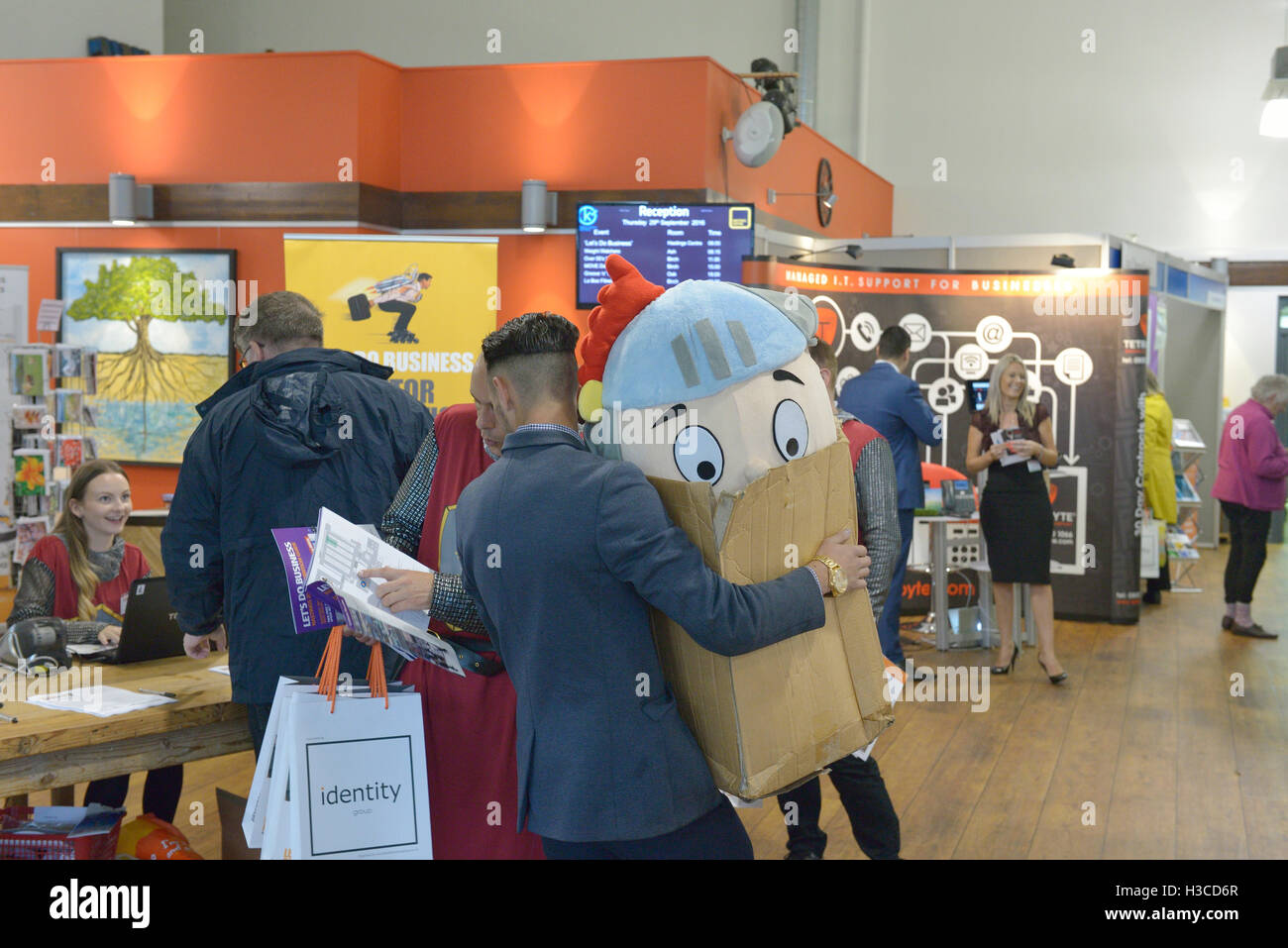 Exhibitor at a business exhibition arriving with costume head in a box Stock Photo