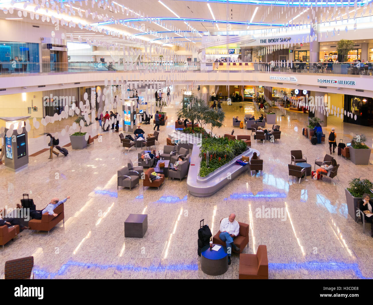 People, shops and restaurants in Maynard H Jackson Jr terminal on