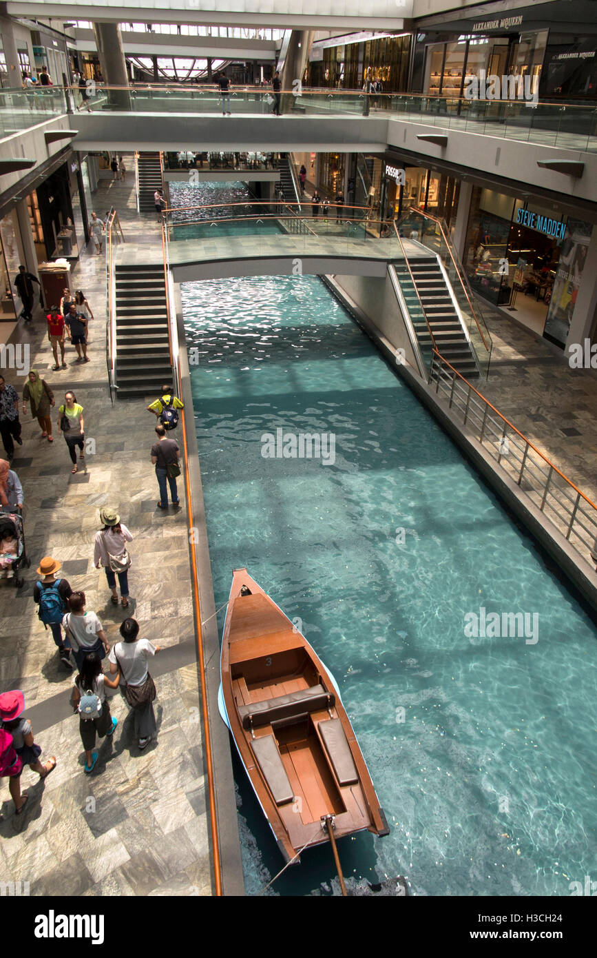 Singapore, Marina Bay Sands, The Shoppes Shopping Centre, boat in indoor canal Stock Photo