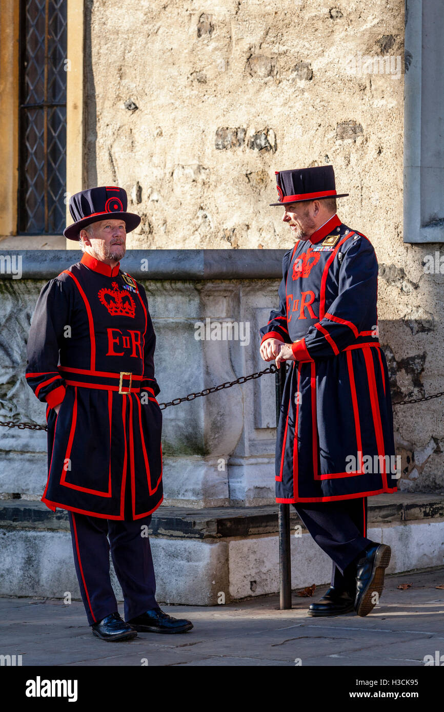 Two Beefeaters (Yeomen of the Guard) Chatting At The Tower Of London, London, England Stock Photo